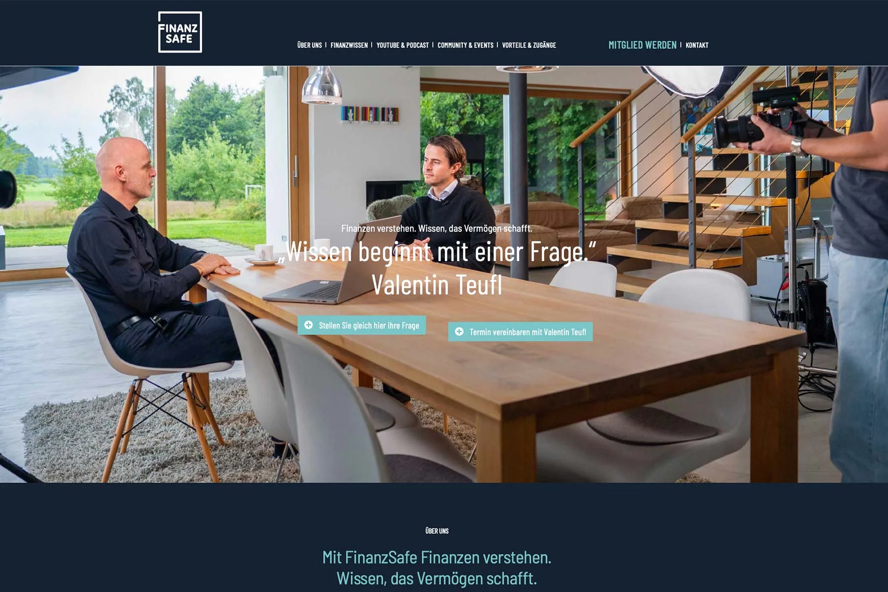 Website-Referenz FinanzSafe mit der Videoaufzeichnung eines Interviews